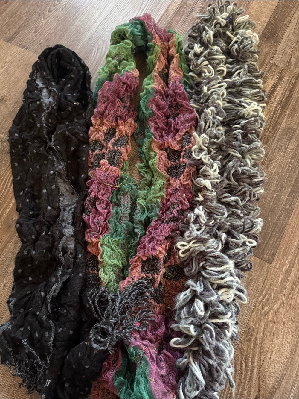 Colorful Ruffle Women's Scarf - Black, Green, Pink